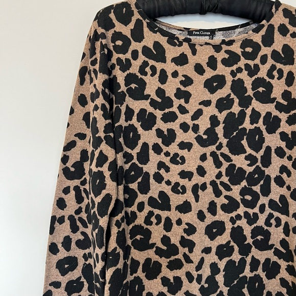 Leopard top. - Picture 1 of 7